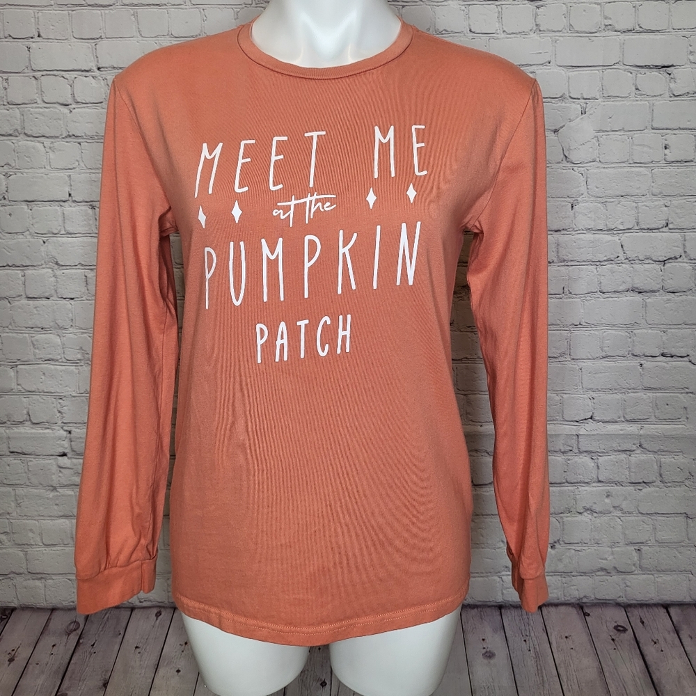 She Show Meet me at the Pumpkin Patch Long Sleeve Fall T-Shirt Size M